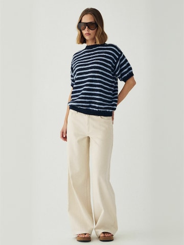 Noella Top ' N-Monikah ' in Blue