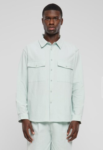 Urban Classics Comfort fit Button Up Shirt in Green: front