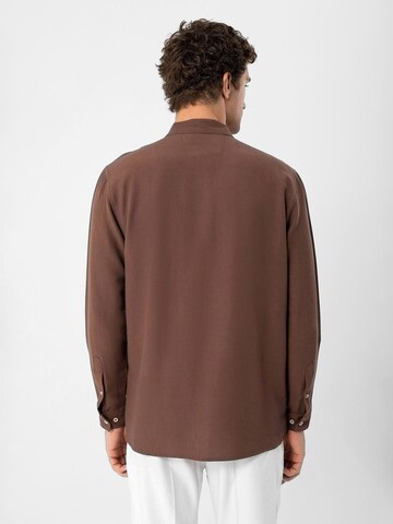 Fit confort Chemise Antioch en marron