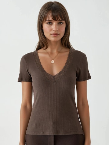 Busem Blouse in Bruin: voorkant