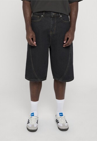 FAVELA Baggy Jeans in Black: front