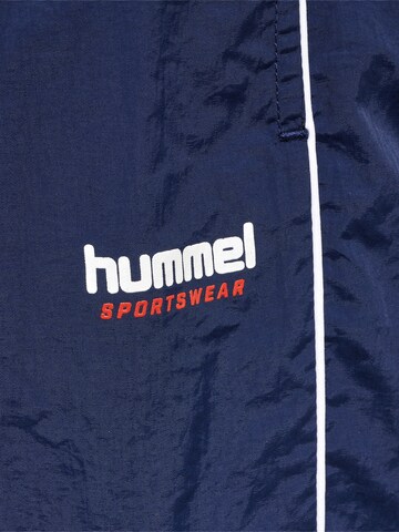Hummel Tapered Sporthose in Blau