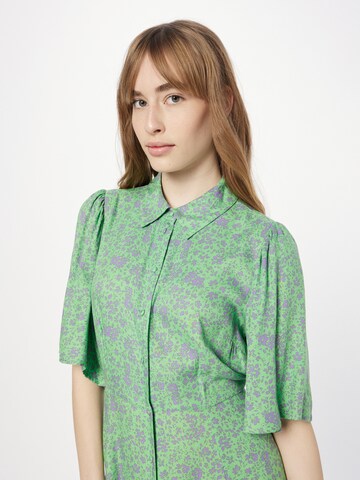 Rochie tip bluză 'Telli' de la YAS pe verde