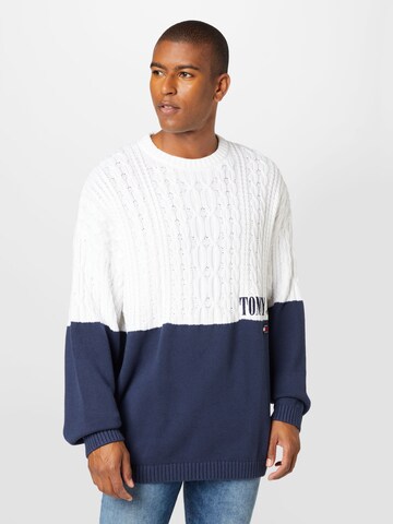 Tommy Jeans Sweater in White: front