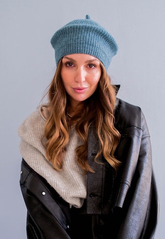 FRAAS Beanie in Blue: front