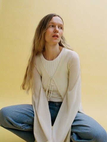 ABOUT YOU x Marie von Behrens - Cárdigan 'Maxi' en beige