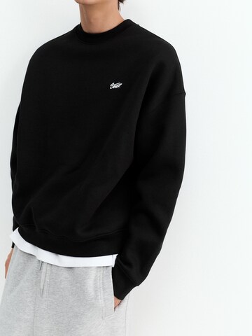 Pull&Bear Sweatshirt 'STWD' in Zwart