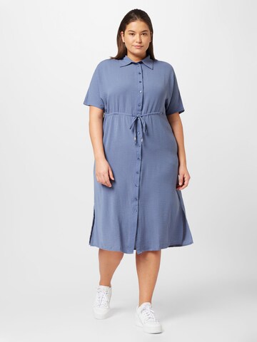 Robe-chemise 'Coris' ONLY Carmakoma en bleu : devant