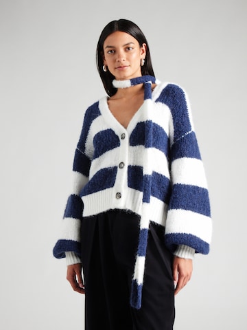 About You x Romina Palm Gebreid vest in Wit: voorkant