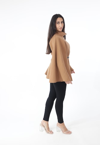 Elara Cape in Beige