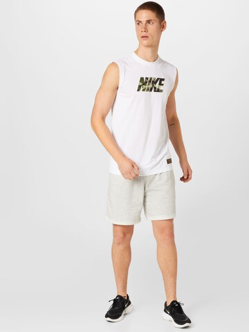 Tricou funcțional de la NIKE pe alb