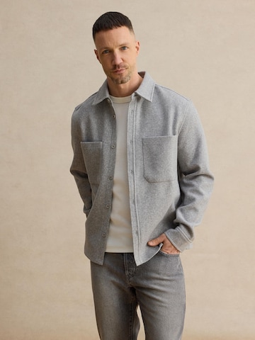 DAN FOX APPAREL Comfort fit Srajca 'Ali' | siva barva: sprednja stran