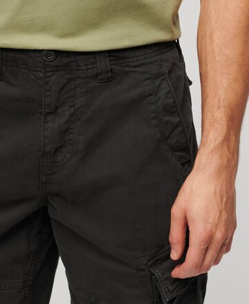 Regular Pantalon cargo Superdry en vert