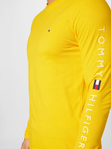 Maglietta di TOMMY HILFIGER in giallo