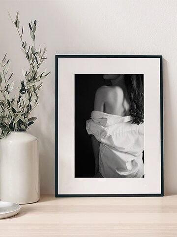 Liv Corday Bild  'Show Me Your Back' in Schwarz