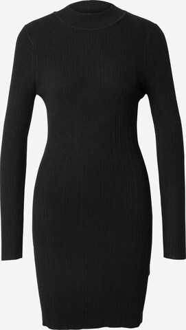 Rochie de la Superdry pe negru: față