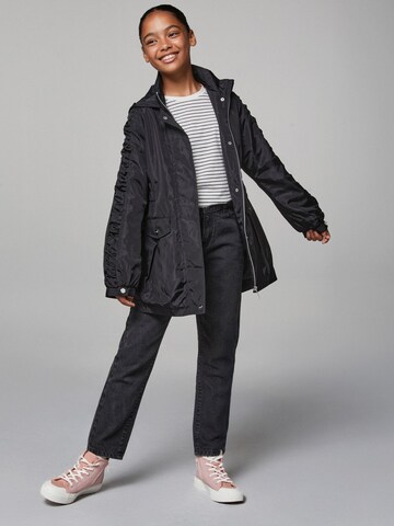 Lipsy Regenmantel in Schwarz