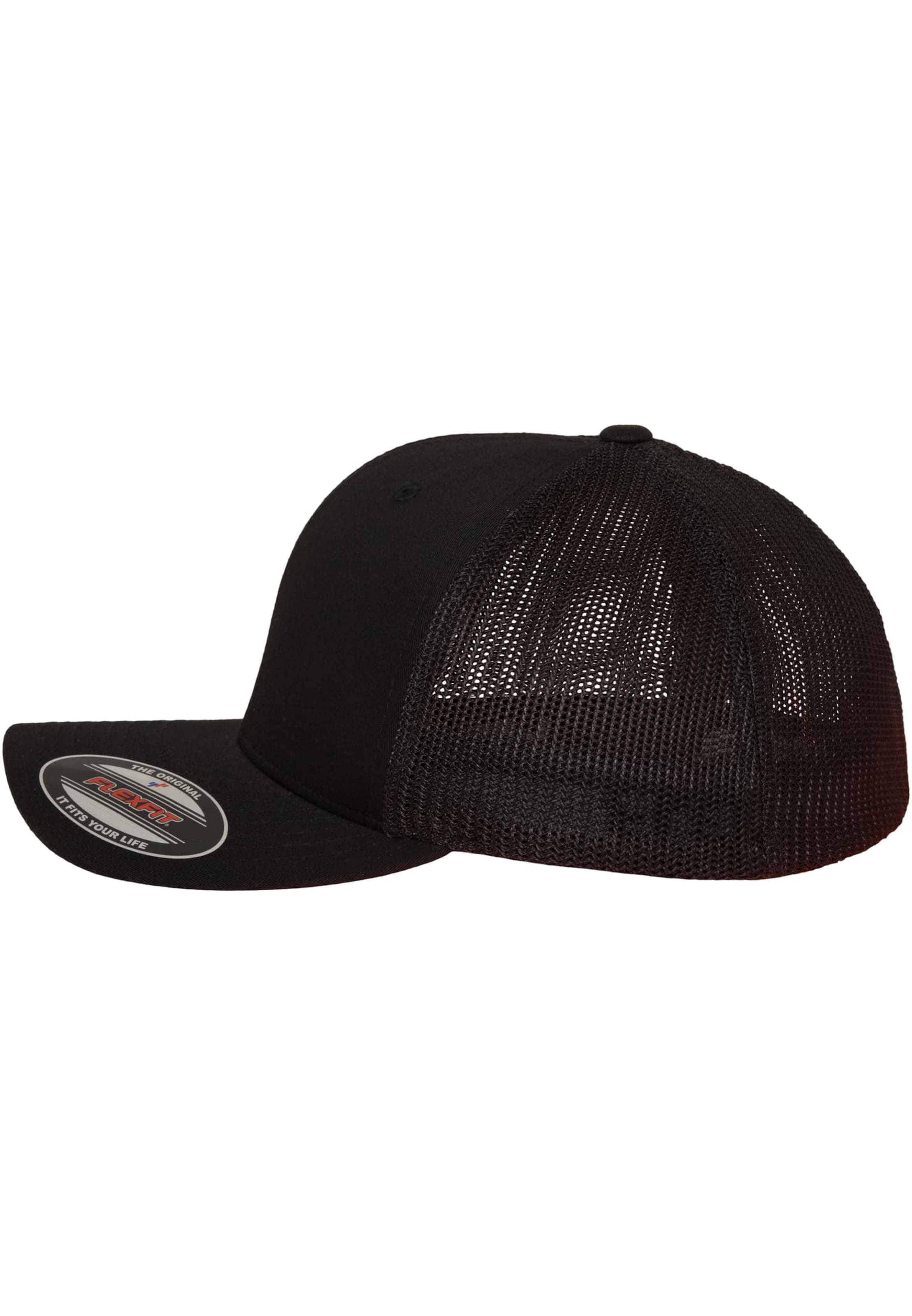 Flexfit Cap in Black: front