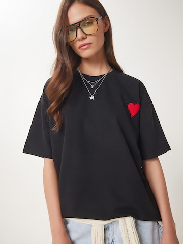 Tricou de la Happiness İstanbul pe negru
