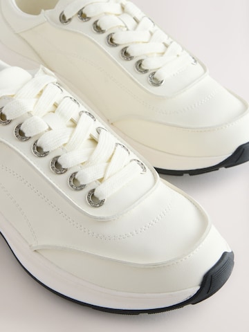 Next - Sapatilhas baixas em branco