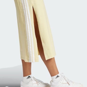 ADIDAS SPORTSWEAR Спортивное платье 'Essentials' в Желтый