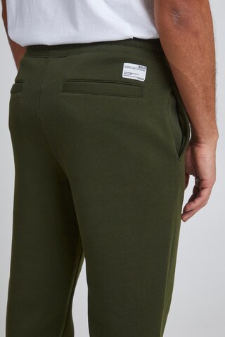 !Solid Tapered Pants 'Lenz' in Green