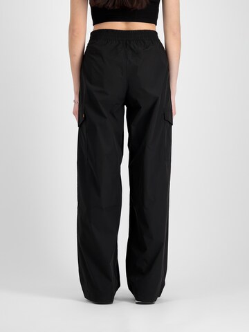 Loosefit Pantaloni cargo di ALPHA INDUSTRIES in nero