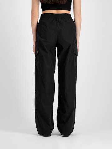 ALPHA INDUSTRIES Loose fit Cargo Pants in Black