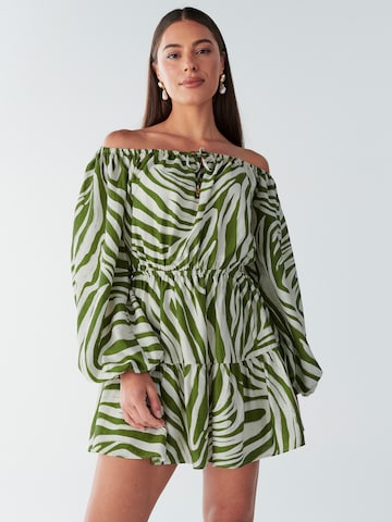 Rochie de la BWLDR pe verde: față