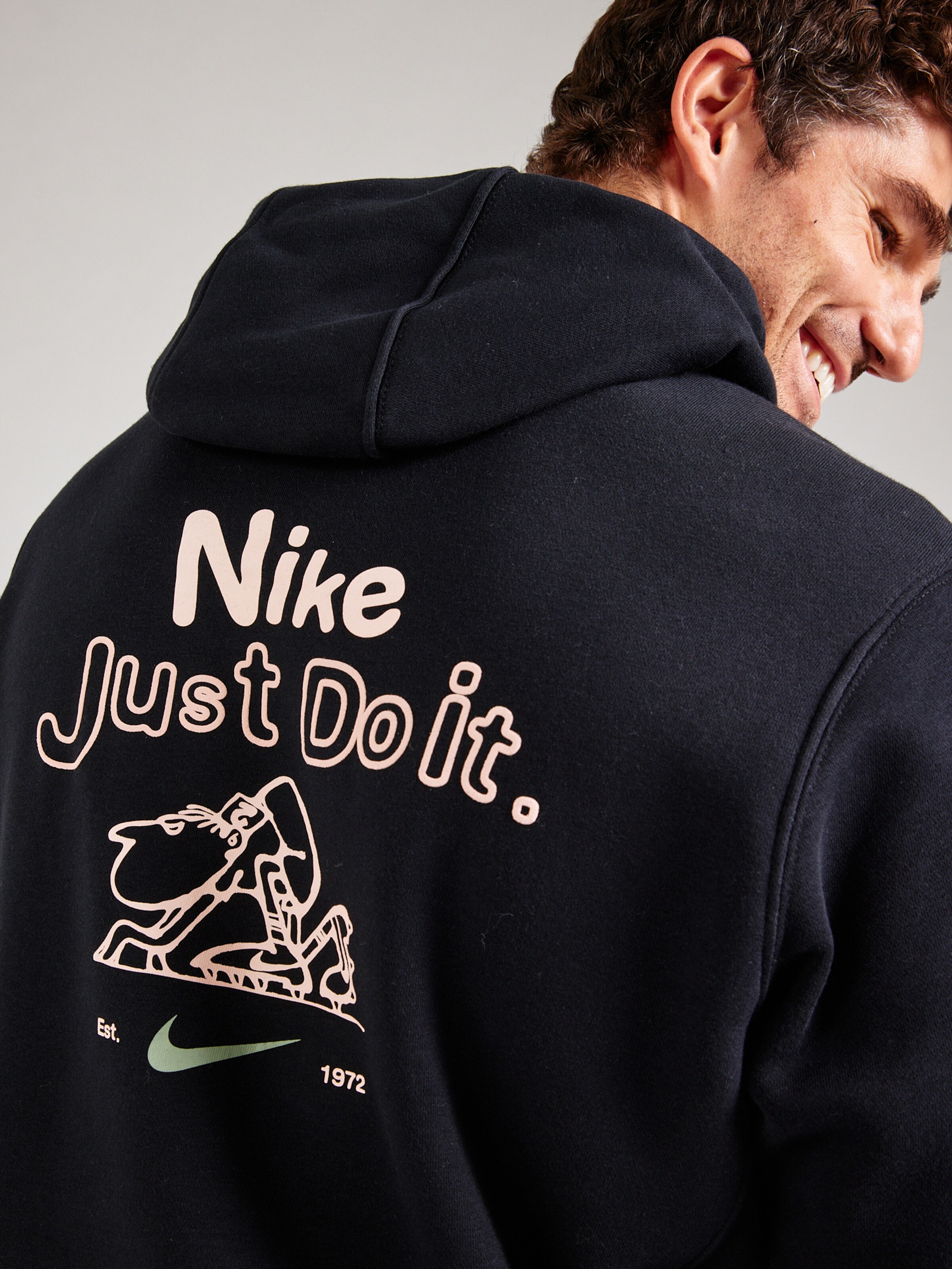 Nike Sportswear Sweatshirt GFX in Black ABOUT YOU