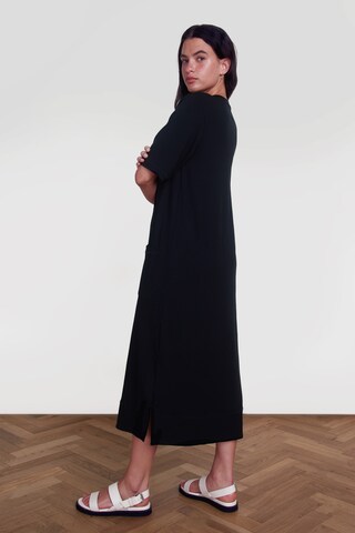 Aligne Kleid in Schwarz