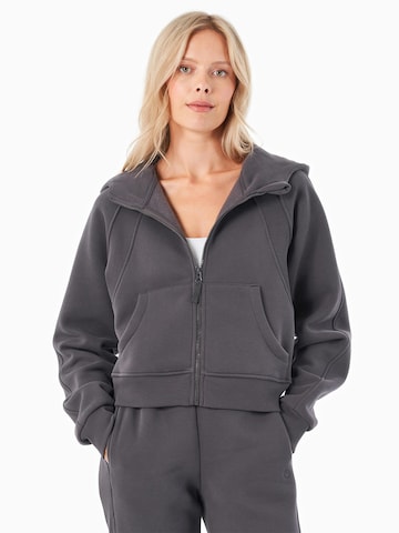 Organication Hoodie in Grau: Vorderseite