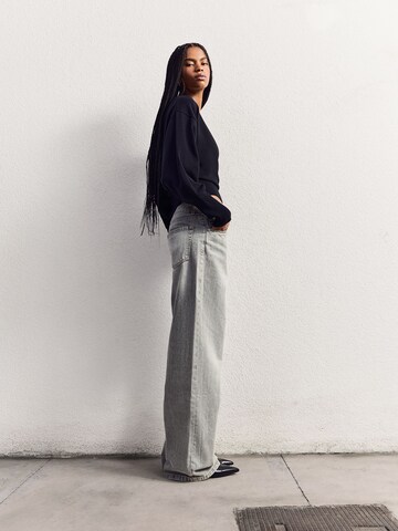 Bershka Baggy Jeans in Grey