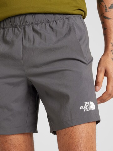 THE NORTH FACE Regular Sportshorts in Grau