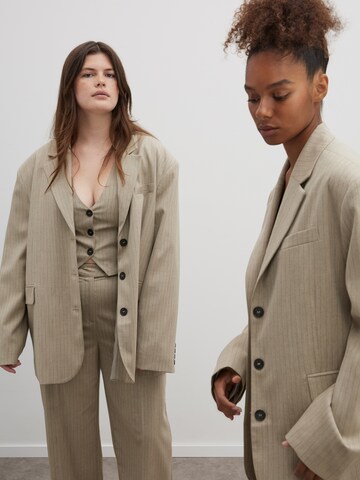 Loosefit Pantaloni con piega frontale di RÆRE by Lorena Rae in beige