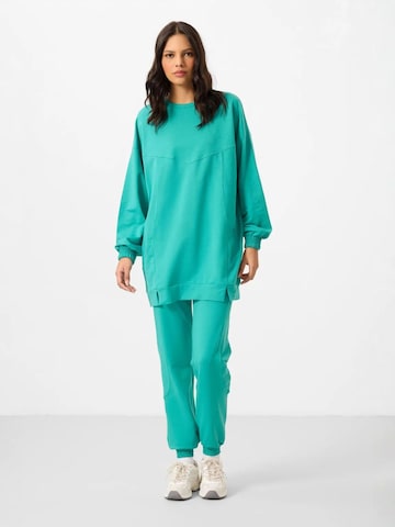 Tommy Life Sweatsuit in Green: front