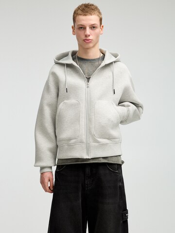 Veste de survêtement 'STWD' Pull&Bear en gris : devant