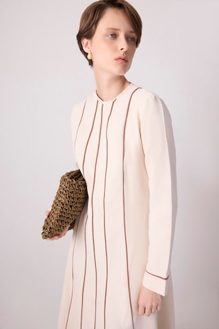 Touche Prive Kleid in Beige: Vorderseite