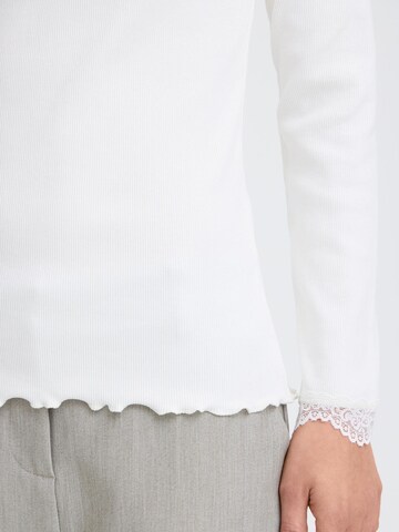Oxmo Langarmshirt ' OXNSuna Lace ' in Weiß