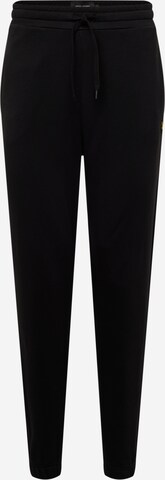 Tapered Pantaloni de la Lyle & Scott pe negru: față