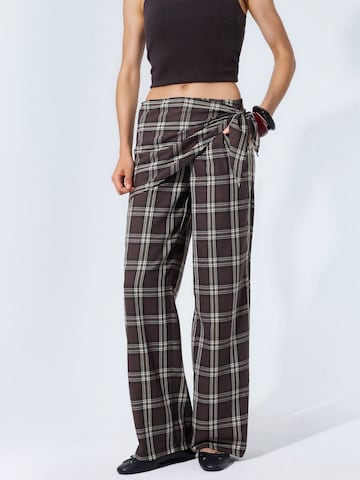 Wide leg Pantaloni di Hiccup in marrone: frontale