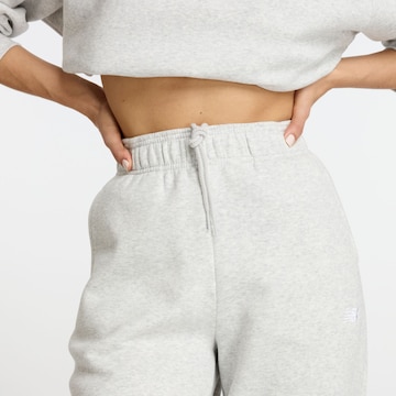 new balance - Tapered Calças 'Sport Essentials Fleece Jogger' em cinzento