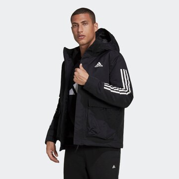 ADIDAS SPORTSWEAR Outdoorová bunda 'Utilitas 3-Stripes ' – černá: přední strana