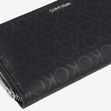 Porte-monnaies 'Must' Calvin Klein en noir