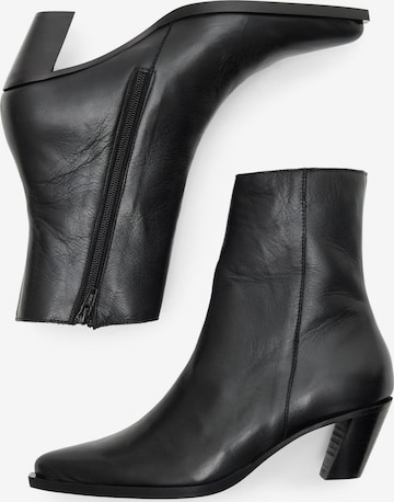 Bottines 'STELLA' SELECTED FEMME en noir