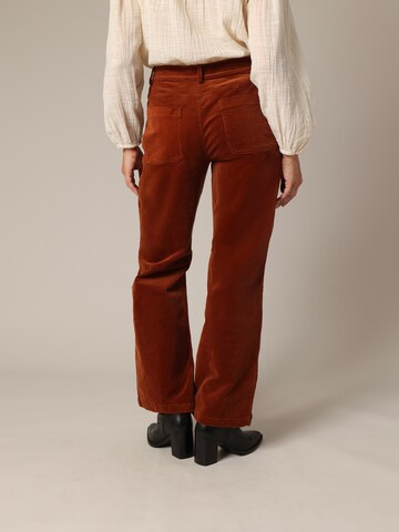Bootcut Pantalon 'Sakari' Deeluxe en rouge