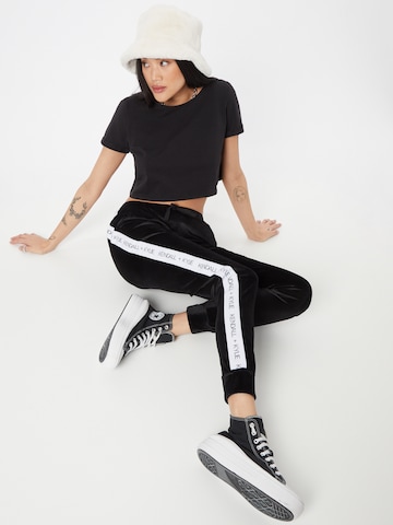 KENDALL + KYLIE Tapered Broek in Zwart