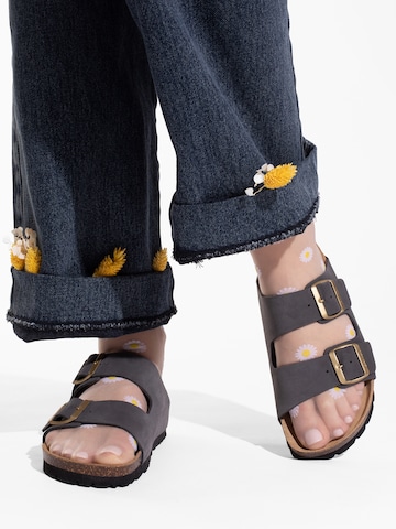 Bayton Klapki 'Atlas' w kolorze szary