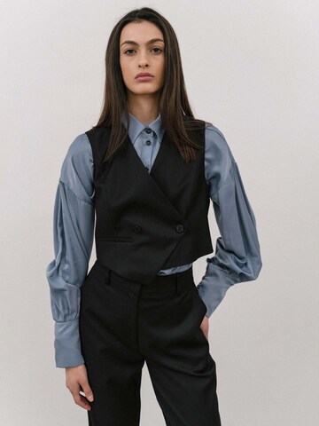 4TAILORS Γιλέκο σε μαύρο: μπροστά