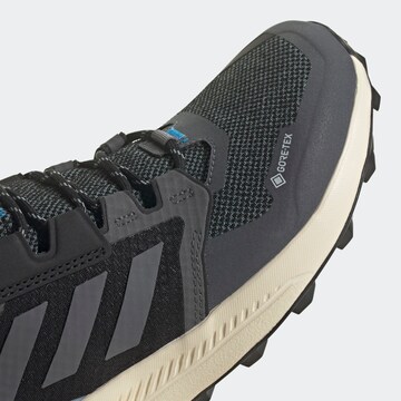 Chaussure basse 'Trailmaker' ADIDAS TERREX en gris